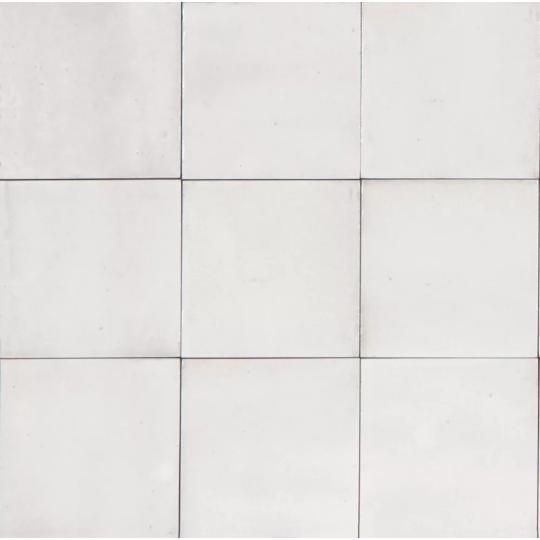 mala rustikalna biela leskla dlazdica kuchyna kupelna mediteranska rucne vyrobena glazovana dlazba 15x15cm antik patinovana vlnita.jpg